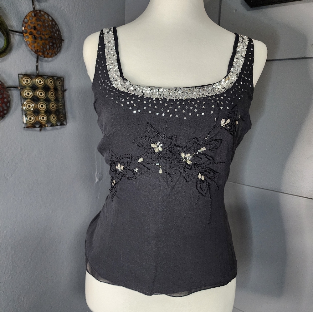 Jones New York Top. Sizes M